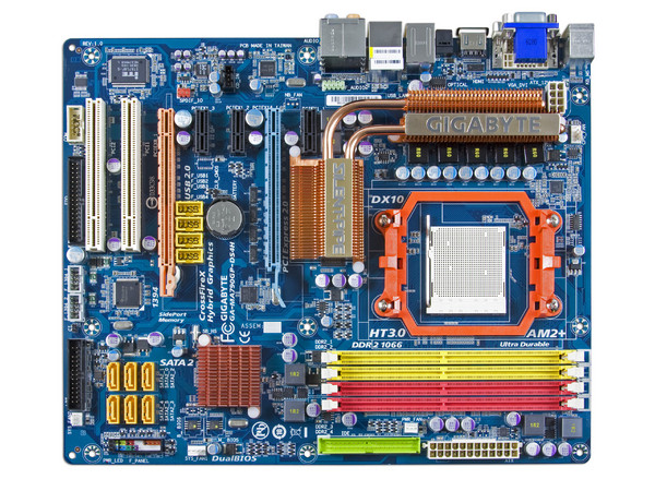 T. Madre Gigabyte GA-MA790GP-DS4H, ChipSet AMD790GX,
Soporta: Phenom, Athlon 64 X2, Socket AM2+,
Integrado: Video ATI HD3300, Audio HD, Red,
Memoria: 4x DDR2 1066Mhz, Max. 16GB, Diseño ATX,
Ptos: 2xPCIEX16, 3xPCIEX1, 2xPCI