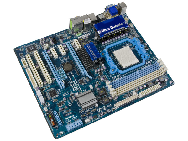 T. Madre Gigabyte GA-MA790GPT-UD3H, ChipSet AMD 790GX,
Soporta: Phenom II X3 y X4 de Socket AM3,
Integrado: Video ATI HD3300, Audio HD, Red,
Memoria: DDR3 1666(OC)/1333MHz,
Diseño ATX, Ptos: 2xPCIEX16, 3xPCIEX1,2xPCI