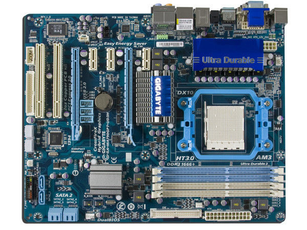 T. Madre Gigabyte GA-MA790GPT-UD3H, ChipSet AMD 790GX,
Soporta: Phenom II X3 y X4 de Socket AM3,
Integrado: Video ATI HD3300, Audio HD, Red,
Memoria: DDR3 1666(OC)/1333MHz,
Diseño ATX, Ptos: 2xPCIEX16, 3xPCIEX1,2xPCI