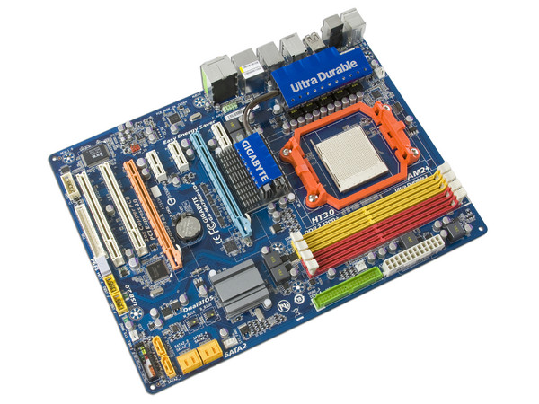 T. Madre Gigabyte GA-MA790X-UD4, ChipSet AMD790X,
Soporta: Phenom I y II, Athlon 64X2, Socket AM2+,
Integrado: Audio HD, Red 10/100/1000 Mbit,
Memoria: DDR2 1200/1066Mhz, Max. 16GB, Diseño ATX,
Ptos: 2xPCIEX16, 3xPCIEX1, 2xPCI