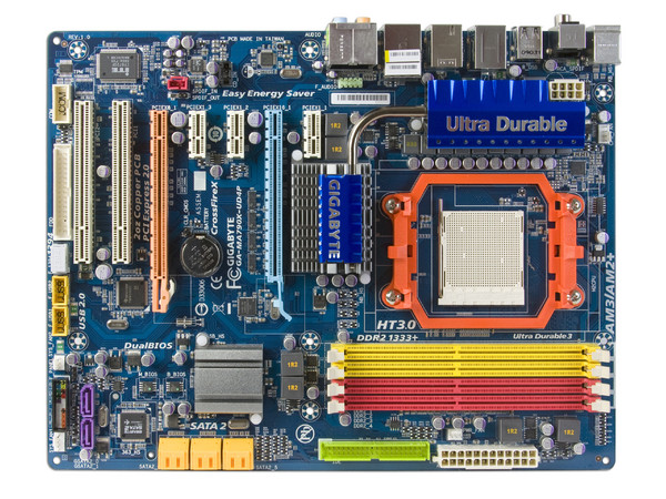 T. Madre Gigabyte GA-MA790X-UD4P, ChipSet AMD790X,
Soporta: Phenom I y II, Athlon 64X2, Socket AM2+,
Integrado: Audio HD, Red 10/100/1000 Mbit,
Memoria: DDR2 1200/1066/1333(O.C.)Mhz, Diseño ATX,
Ptos: 2xPCIEX16, 3xPCIEX1, 2xPCI