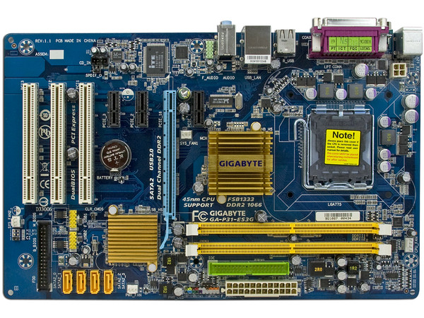 T. Madre GIGABYTE P31-ES3G, ChipSet  Intel P31,
Soporta: Core 2 Quad, Core 2 Duo, 1066/1333/1600*MHz,
Integrado: Audio HD, Red 10/100/1000 Mbit,
Memoria: DDR2 800/1066MHz, 2 Bancos, 4GB Max,
Diseño: ATX, Ptos: 1xPCEx16, 3xPCEx1, 3xPCI