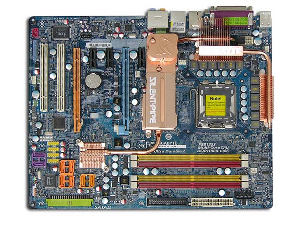 T. Madre GIGABYTE GA-P35-DQ6, ChipSet Intel P35E,
Soporta: Core 2 Quad, Core 2 Duo, 800/1066/1333MHz,
Integrado: Audio 7.1, Red 10/100/1000 LAN,
Memoria: DDR2 1066/800/667, 4 Bancos, 8GB Max,
Diseño: ATX, Ptos: 2xPCEx16, 3xPCEx1, 2 PCI