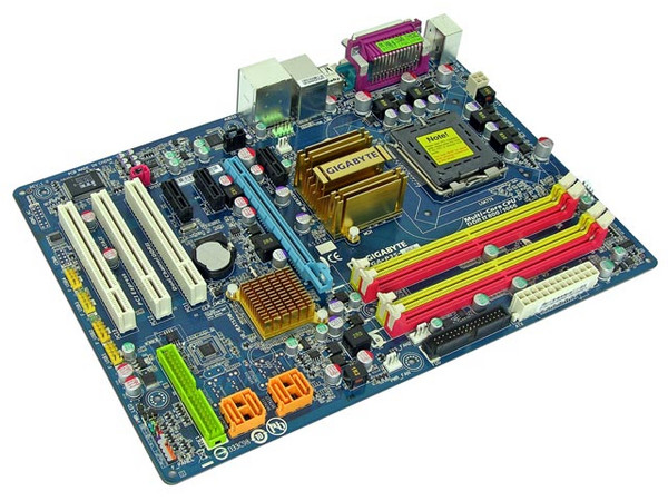  Madre Gigabyte GA-P35-DS3L, ChipSet Intel P35 Express,
Soporta: Cel.400, DualCore/2Duo/Quad, 1066/1333MHz,
Memoria: DDR2 667/800/Mhz, 4 Bancos, 8GB Max,
Integrado: Audio 7.1, Red 10/100/1000,
Diseño: ATX, Ptos: 1xPCEx16, 3xPCE, 3xPCI