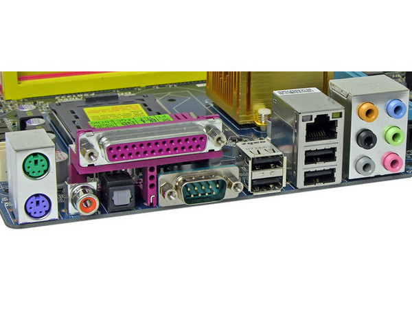  Madre Gigabyte GA-P35-DS3L, ChipSet Intel P35 Express,
Soporta: Cel.400, DualCore/2Duo/Quad, 1066/1333MHz,
Memoria: DDR2 667/800/Mhz, 4 Bancos, 8GB Max,
Integrado: Audio 7.1, Red 10/100/1000,
Diseño: ATX, Ptos: 1xPCEx16, 3xPCE, 3xPCI