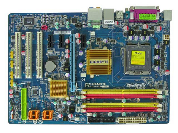  Madre Gigabyte GA-P35-DS3L, ChipSet Intel P35 Express,
Soporta: Cel.400, DualCore/2Duo/Quad, 1066/1333MHz,
Memoria: DDR2 667/800/Mhz, 4 Bancos, 8GB Max,
Integrado: Audio 7.1, Red 10/100/1000,
Diseño: ATX, Ptos: 1xPCEx16, 3xPCE, 3xPCI