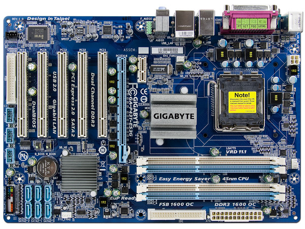 T. Madre Gigabyte P43T-ES3G, ChipSet Intel P43 Exp.,
Soporta: Core 2 Quad, Core 2 Duo, 1066/1333MHz,
Memoria: DDR3 1600/1333Mhz, 4 Bancos, 8GB Max,
Integrado: Audio HD, Red 10/100/1000 Mbit.
Diseño: ATX, Ptos: 1xPCEx16, 1xPCEx1, 5xPCI 
