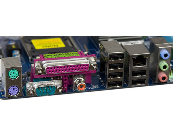 T. Madre Gigabyte P43T-ES3G, ChipSet Intel P43 Exp.,
Soporta: Core 2 Quad, Core 2 Duo, 1066/1333MHz,
Memoria: DDR3 1600/1333Mhz, 4 Bancos, 8GB Max,
Integrado: Audio HD, Red 10/100/1000 Mbit.
Diseño: ATX, Ptos: 1xPCEx16, 1xPCEx1, 5xPCI 