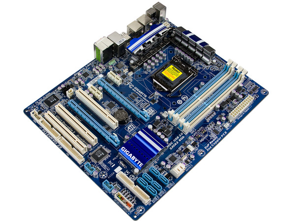 T. Madre Gigabyte GA-P55A-UD3P, ChipSet Intel P55 Exp.,
Soporta: Core i7, Core i5 y Core i3 de Socket 1156,
USB 3.0 y Serial ATA 3.0,
Memoria: DDR3 2200+/1333/1066MHz, 16GB Max,
ATX, Ptos: 2xPCEx16, 2xPCIEx1, 3xPCI