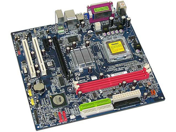 T. Madre GIGABYTE GA-VM900M, ChipSet VIA P4M900,
Soporta: Core 2 Duo/Pentium D/Pentium4,1066/800/533MHz,
Integrado: Video, Audio VIA HD, Red 10/100,
Memoria: DDR2 400/533/667, 2 Bancos, 4GB Max,
Diseño: microATX, Ptos: 1xPCEx16, 1xPCEx1, 2xPCI