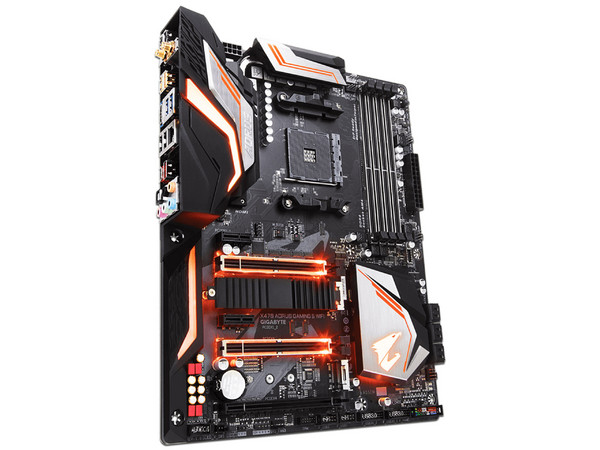 T. Madre Gigabyte X470 AORUS GAMING 5 WIFI, Chipset AMD X470,
Soporta: Procesador AMD Ryzen de 2ª Gen/7ª Gen A-series,
Memoria: DDR4 3200(O.C.)/2400/2133 MHz, 64GB Max,
Integrado: Audio HD, Red,
USB 3.0, SATA 3.0,
ATX, Ptos: 3xPCIEx16 2xPCIEx1.