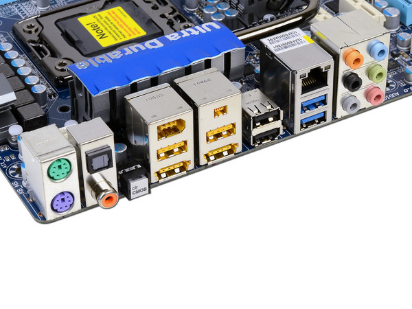 T. Madre Gigabyte GA-X58A-UD3R V2.0, ChipSet Intel X58 Exp.,
Soporta: Core i7 Socket 1366,
USB 3.0 y Serial ATA 3.0,
Memoria: DDR3 2200+/1333/1066MHz, 24GB Max,
Integrado: Audio HD, Red 10/100/1000,
ATX, Ptos: 4xPCIEx16, 2xPCIEx1