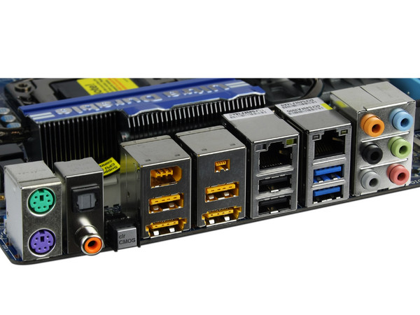 T. Madre Gigabyte GA-X58A-UD9, ChipSet Intel X58 Exp.,
Soporta: Core i7 y Xeon de Socket 1366,
USB 3.0 y Serial ATA 3.0,
Memoria: DDR3 2200+/1333/1066MHz, 24GB Max,
ATX, Ptos: 4xPCEx16, 3xPCIEx8