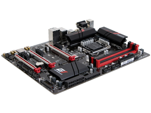 T. Madre Gigabyte GA-Z170X-GAMING 3, Chipset Intel Z170,
Soporta: Core i7 / i5 / i3 / Pentium de 6ta Gen., Socket 1151,
Memoria: DDR4 3466(O.C.)/ 2400(O.C.)/2133 MHz, 64GB Max,
Integrado: Audio HD, Red,
USB 3.0 y SATA 3.0,
ATX, Ptos: 3xPCIE 3.