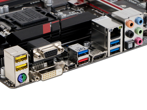 T. Madre Gigabyte GA-Z170X-GAMING 3, Chipset Intel Z170,
Soporta: Core i7 / i5 / i3 / Pentium de 6ta Gen., Socket 1151,
Memoria: DDR4 3466(O.C.)/ 2400(O.C.)/2133 MHz, 64GB Max,
Integrado: Audio HD, Red,
USB 3.0 y SATA 3.0,
ATX, Ptos: 3xPCIE 3.