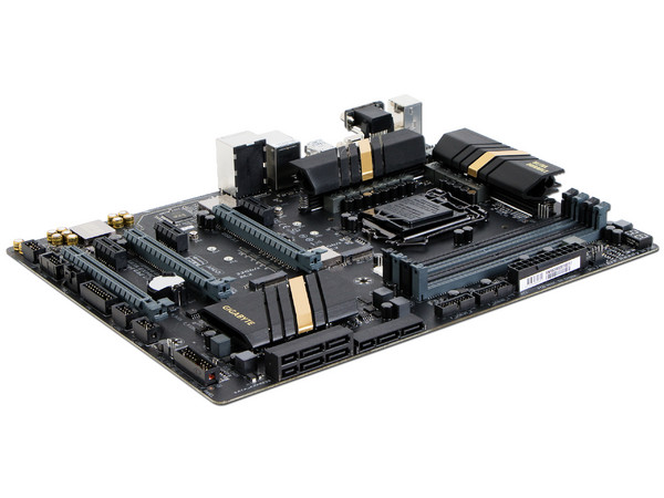 T. Madre Gigabyte GA-Z170X-UD3, Chipset Intel Z170,
Soporta: Core i7 / i5 / i3 / Pentium de 6ta Gen., Socket 1151,
Memoria: DDR4 3466(O.C.)/ 2800(O.C.)/2133 MHz, 64GB Max,
Integrado: Audio HD, Red,
USB 3.1 y SATA 3.0,
ATX, Ptos: 3xPCIE 3.
