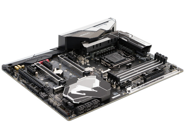 T. Madre Gigabyte GA-Z370 Aorus Gaming 5, ChipSet Z370, 
Soporta Intel i7 / i5 / i3 de 8va generación de Socket 1151,
Memoria DDR4 4133(O.C.)/ 3200(O.C.)/ 2133 MHz , 64GB Max,
Integrado Audio HD, Red, USB 3.0 y SATA 3.0
ATX, Ptos 3xPCIEx16, 3xPCIEx1.