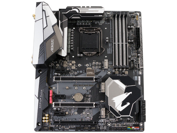 T. Madre Gigabyte GA-Z370 Aorus Gaming 5, ChipSet Z370, 
Soporta Intel i7 / i5 / i3 de 8va generación de Socket 1151,
Memoria DDR4 4133(O.C.)/ 3200(O.C.)/ 2133 MHz , 64GB Max,
Integrado Audio HD, Red, USB 3.0 y SATA 3.0
ATX, Ptos 3xPCIEx16, 3xPCIEx1.