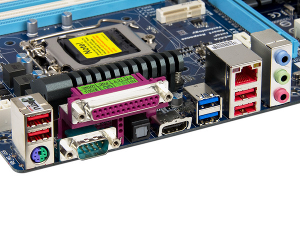 T. Madre Gigabyte GA-Z68AP-D3, ChipSet Intel Z68 Exp.,
Soporta: Core i7/i5/i3 de Socket 1155,
USB 3.0 y Serial ATA 3.0, 
Memoria: DDR3 2133/1600/1066MHz, 32GB Max, 
ATX, Ptos: 2xPCIEx16, 3xPCIEx1.