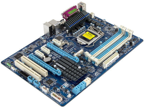 T. Madre Gigabyte GA-Z68AP-D3, ChipSet Intel Z68 Exp.,
Soporta: Core i7/i5/i3 de Socket 1155,
USB 3.0 y Serial ATA 3.0, 
Memoria: DDR3 2133/1600/1066MHz, 32GB Max, 
ATX, Ptos: 2xPCIEx16, 3xPCIEx1.