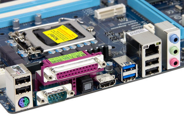 T. Madre Gigabyte GA-Z68AP-D3, ChipSet Intel Z68 Exp.,
Soporta: Core i7/i5/i3/Pentium G/Celeron G de Socket 1155,
USB 3.0 y Serial ATA 3.0, 
Memoria: DDR3 2133/1866/1600/1333/1066 MHz, 32GB Max, 
ATX, Ptos: 2xPCIEx16, 3xPCIEx1.