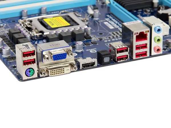 T. Madre Gigabyte GA-Z68M-D2H, ChipSet Intel Z68 Exp.,
Soporta: Core i7/i5/i3/Pentium G/Celeron G de Socket 1155, 
Serial ATA 3.0, 
Memoria: DDR3 2133/1866/1600/1333/1066MHz, 32GB Max, 
Micro-ATX, Ptos: 2xPCIEx16, 1xPCIEx1.
