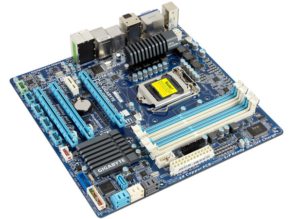 T. Madre Gigabyte GA-Z68MX-UD2H-B3, ChipSet Intel Z68 Exp.,
Soporta: Core i7/i5/i3 de Socket 1155, 
USB 3.0 y Serial ATA 3.0, 
Memoria: DDR3 2133/1866/1600MHz, 32GB Max, 
Micro-ATX, Ptos: 3xPCIEx16, 1xPCIEx1.