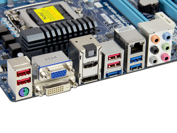 T. Madre Gigabyte GA-Z68MX-UD2H-B3, ChipSet Intel Z68 Exp.,
Soporta: Core i7/i5/i3 de Socket 1155, 
USB 3.0 y Serial ATA 3.0, 
Memoria: DDR3 2133/1866/1600MHz, 32GB Max, 
Micro-ATX, Ptos: 3xPCIEx16, 1xPCIEx1.