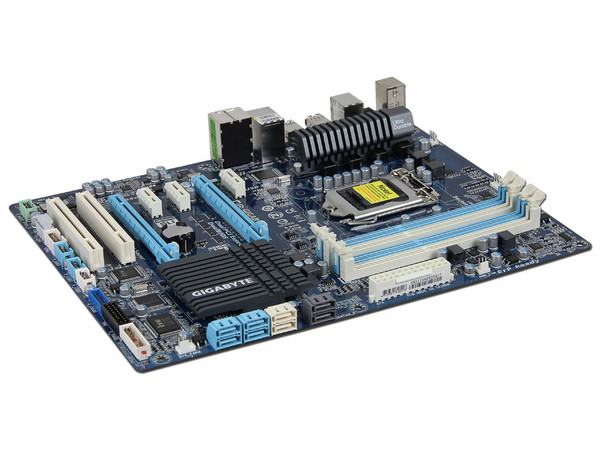 T. Madre Gigabyte GA-Z68X-UD3-B3, ChipSet Intel Z68 Exp.,
Soporta: Core i7/i5/i3 de Socket 1155, 
USB 3.0 y Serial ATA 3.0, 
Memoria: DDR3 2133/1866/1600MHz, 32GB Max, 
ATX, Ptos: 2xPCIEx16, 3xPCIEx1.