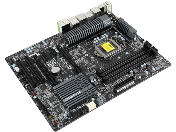 T. Madre Gigabyte GA-Z68XP-UD4, ChipSet Intel Z68 Exp.,
Soporta: Core i7/i5/i3/Pentium G/ Celeron G de Socket 1155, 
USB 3.0 y Serial ATA 3.0, 
Memoria: DDR3 2133/1866/1600/1333/1066 MHz, 32GB Max, 
ATX, Ptos: 2xPCIEx16, 2xPCIEx1, 2xPCI