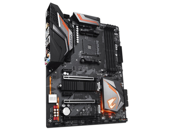 T. Madre Gigabyte X470 AORUS ULTRA GAMING, Chipset AMD X470,
Soporta: Procesador AMD Ryzen de 2ª Gen/7ª Gen A-series,
Memoria: DDR4 3200(O.C.)/2400/2133 MHz, 64GB Max,
Integrado: Audio HD, Red,
USB 3.0, SATA 3.0,
ATX, Ptos: 3xPCIEx16 2xPCIEx1.