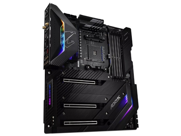 T. Madre Gigabyte X570 AORUS Xtreme, ChipSet AMD X570,
Soporta: AMD Ryzen 3ra, 2nda Generación,
Memoria: DDR4 4400(O.C.) / 4300/ 4266 MHz,
Integrado: Audio HD, Red, USB 3.1 y SATA 3.0, M.2,
E-ATX.