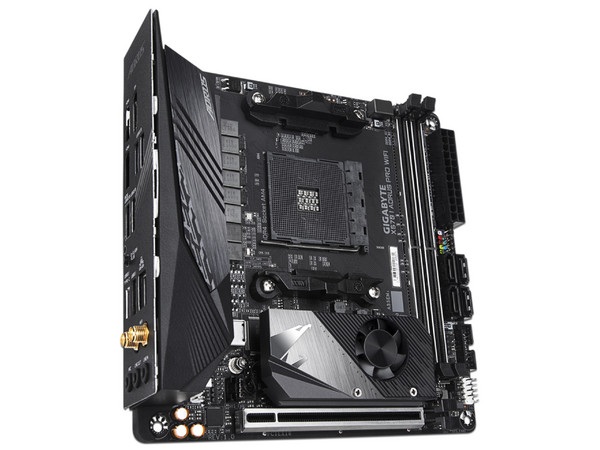 T. Madre Gigabyte X570 I AORUS PRO WIFI, Chipset AMD X570,
Soporta: AMD Ryzen 3ra y 2da Gen., Socket AM4,
Memoria DDR4 4400(O.C.)/3300(O.C.)/2133 MHz, 64GB Máx.,
Integrado Audio HD, Red, Wi-Fi
USB3.0, SATA III, USB C,
Mini ITX, Ptos: 1xPCIEx16, M.2.