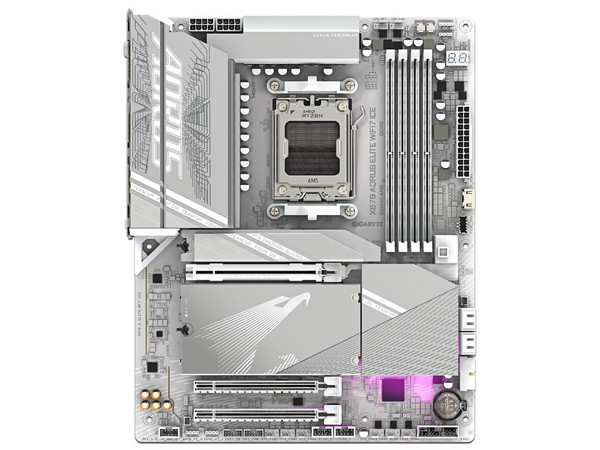 T. Madre Gigabyte X870 A ELITE WF7 ICE: Chipset AMD X870, 
Soporta: Procesadores AMD Serie 9000, 8000, Socket AM5, 
Memoria: DDR5 8200(OC)/6600(OC), 256GB Max, 
Integrado: Wi-Fi 7, Audio HD, USB-C 3.2, M.2, 
ATX, Ptos: 1xPCIE5.0x16, 1xPCIE4.0x16.