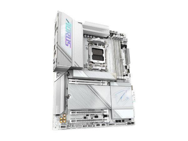 Tarjeta Madre GIGABYTE X870E AORUS PRO ICE,
Chipset AMD X870E, Soporta: Procesadores AMD Ryzen 9000, 8000 y 7000 Series, 
Socket AM5, Memoria DDR5 hasta 256GB, 
Integrado: Wi-Fi 7, Audio Realtek ALC1220, 
USB4, M.2, ATX.