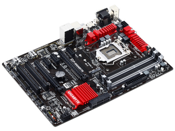 T. Madre Gigabyte Z97X-SLI, ChipSet Intel Z97,
Soporta: Core i7/i5/i3 de Socket 1150,
Memoria: DDR3 3000(O.C.)/1600/1333/1066 MHz, 32GB Max,
Integrado: Audio HD, Red, USB 3.0 y SATA 3.0,
ATX, Ptos: 2xPCIEx16, 3xPCIEx1, 1xPCI.