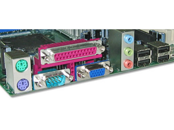T. Madre Intel D915GAV, ChipSet 915G Express,
Soporta: Intel LGA775 de 800MHz,
Integrado: Video Accelerator 900, Audio,
Memoria: DDR 333/400, 4 Bancos, 4GB Max,
Diseño: ATX, Ptos: 1 x PCI Express x16;
2x PCI Express x1; 4 x PCI