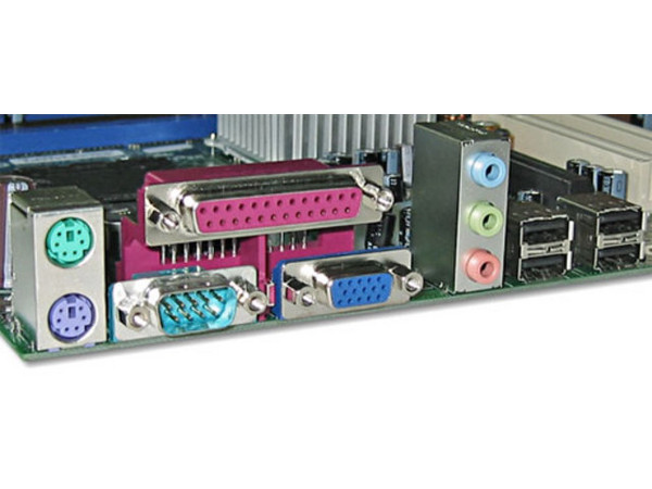 T. Madre Intel D915GEV, ChipSet 915G Express,
Soporta: Intel LGA775 de 800MHz,
Integrado: Audio, Video Intel Accelerator 900,
Memoria: DDR2 533/400, 4 Bancos, 4GB Max,
Diseño: ATX, Ptos: 1x PCI Express x16;
2x PCI Express x1; 4 x PCI slots