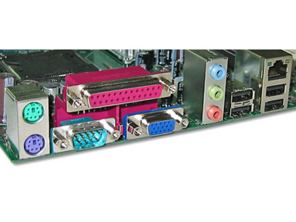 T. Madre Intel D915GEVL, ChipSet 915G Express,
Soporta: Intel LGA775 de 800MHz,
Integrado: Video Accelerator 900, Audio, Red,
Memoria: DDR2 533/400, 4 Bancos, 4GB Max,
Diseño: ATX, Ptos: 1 x PCI Express x16;
2x PCI Express x1; 4 x PCI