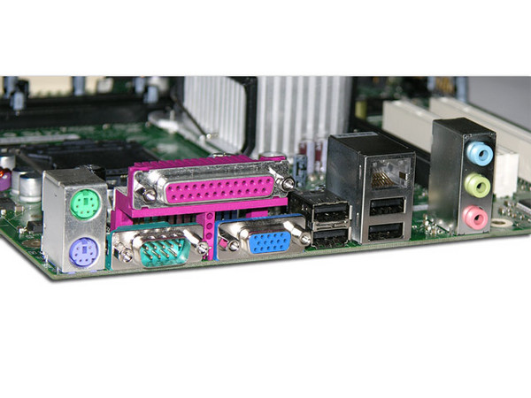 T. Madre Intel D945GCLL, ChipSet Intel 945G,
Soporta: Pentium 4, D, Core2Duo, 533/800/1066MHz,
Integrado: Audio 5.1, Red, Video Intel 950,
Memoria: DDR2 667/533, 2 Bancos, 4GBMax,
Diseño: microATX, Ptos: 1xPCI Expressx16,
1xPCI Express x1; 2xPCI