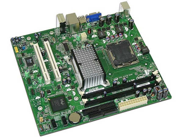 T. Madre Intel D945GCPE, ChipSet Intel 945GC,
Soporta: Celeron 400, DualCore, Core2Duo, 800/1066MHz,
Integrado: Audio, Red, Video GMA 950,
Memoria: DDR2 667/533, 2 Bancos, 2GBMax,
Diseño: microATX, Ptos: 2xPCI