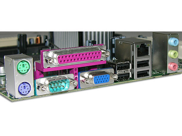 T. Madre Intel D946GZISSL, ChipSet Intel 946GZ,
Soporta: Pentium 4, D, Core2Duo, 533/800/1066MHz,
Integrado: Audio 5.1, Red, Video GMA 3000,
Memoria: DDR2 667/533, 2 Bancos, 4GBMax,
Diseño: microATX, Ptos: 1xPCI Expressx16,
1xPCI Express x1; 2xPCI