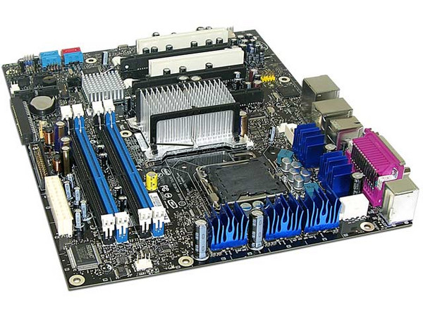 T. Madre Intel D975XBX2KR, ChipSet Intel 975X,
Soporta: Pentium 4,Core2Duo, Core2Quad, 800/1066MHz,
Integrado: Audio 7.1, Red 10/100/1000 LAN,
Memoria: DDR2 800/667/533, 4 Bancos, 8GB Max,
Diseño: ATX, Ptos: 3xPCE x16, 2x PCI