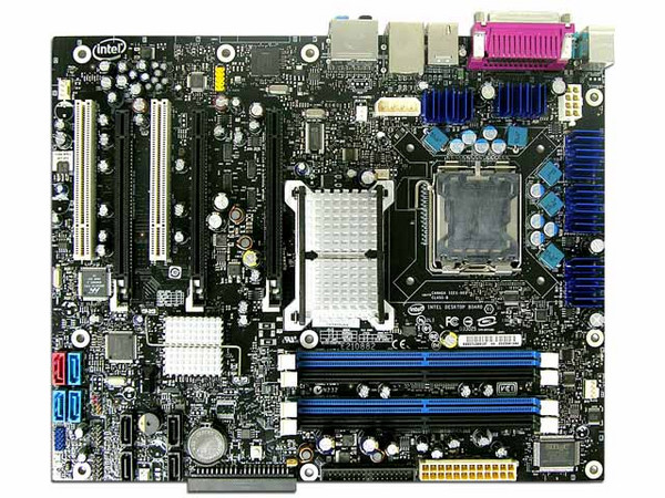 T. Madre Intel D975XBX2KR, ChipSet Intel 975X,
Soporta: Pentium 4,Core2Duo, Core2Quad, 800/1066MHz,
Integrado: Audio 7.1, Red 10/100/1000 LAN,
Memoria: DDR2 800/667/533, 4 Bancos, 8GB Max,
Diseño: ATX, Ptos: 3xPCE x16, 2x PCI