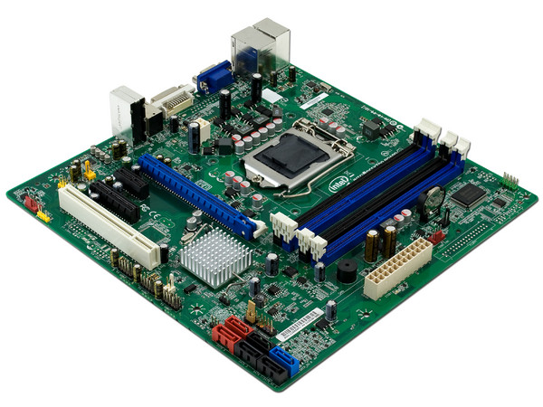 T. Madre Intel DB65AL-B3, ChipSet Intel B65 Exp.,
Soporta: Core i7/i5/i3 de Socket 1155,
Integrado: Audio HD, Red Gigabit,
Serial ATA 3.0
Memoria: DDR3 1333/1066 32GB Max,
Diseño mATX, Ptos: 1xPCIEX16,1xPCIEx1,1xPCI