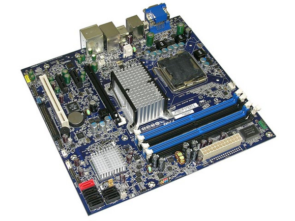 T. Madre Intel DG33TL, ChipSet Intel G33 Express,
Soporta: Cel.400, DualCore/2Duo/Quad, 1066/1333MHz,
Memoria: DDR2 667/800/Mhz, 4 Bancos, 8GB Max,
Integrado: Video Intel (DVI), Audio 7.1Dolby, Red 10/100/1000,
Diseño: MicroATX, Ptos: 1xPCEx16, 2xPCE