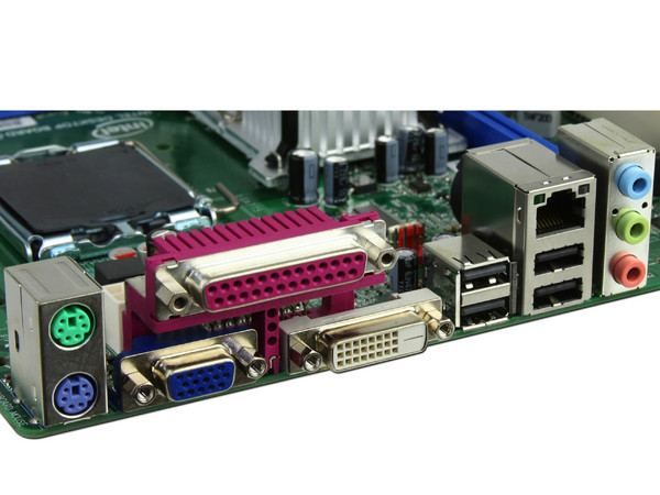 T. Madre Intel DG41TX, ChipSet Intel G41 Express,
Soporta: Core 2 Quad, 2Duo, 1066/1333MHz,
Integrado: Audio HD, Video Intel X4500, Red,
Memoria: DDR3 1333(OC)/1066MHz, 4GB Max,
Diseño: mATX, Ptos: 1xPCIEx16, 1xPCIEx1, 2xPCI