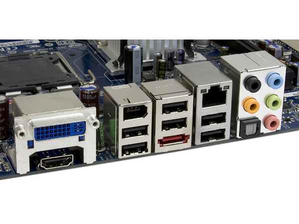 T. Madre Intel DG45ID, ChipSet G45 Express,
Soporta: Cel.400, DualCore/2Duo/Quad, 1333MHz,
Integrado: Video X4500HD HDMI, Audio HD, Red,
Memoria: DDR2 800/667, 4 Bancos, 8GBMax,
Diseño mATX, Ptos: 1xPCIEX16, 2xPCI-EX1, 1xPCI