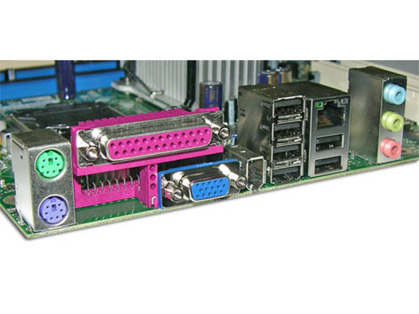 T. Madre Intel DG965SSCK, ChipSet Intel 965,
Soporta: Pentium 4, D, Core2Duo, 533/800/1066MHz,
Integrado: Audio 5.1, Red, Video GMAX3000,
Memoria: DDR2 800/667/533, 4 Bancos, 8GBMax,
Diseño: microATX, Ptos: 1xPCI Expressx16,
1xPCI Express x1; 2xPCI