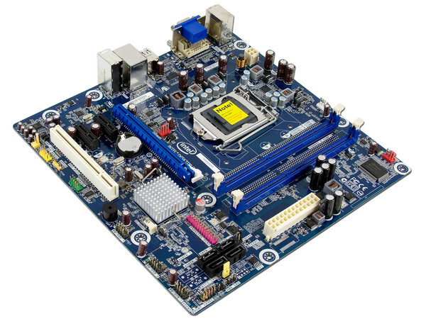 T. Madre Intel DH55PJ, ChipSet Intel H55 Exp.,
Soporta: Core i7, Core i5 y Core i3 de Socket 1156,
Integrado: Audio 5.1, Red 10/100/1000,
Memoria: DDR3 1333/1066MHz, 8GB Max,
mATX, Ptos: 1xPCEx16, 2xPCEx1, 1xPCI